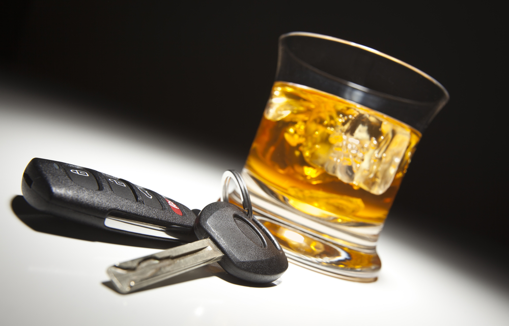 alcoholic drink next to keys to represent drunk driving accident in alabama